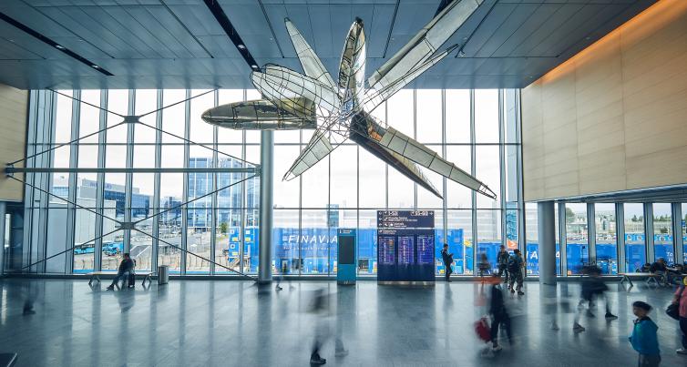 Concorde sculpture by Stefan Lindfors.