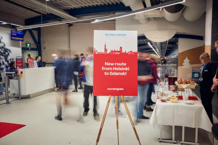 Norwegianin Helsinki-Gdansk reitin avausta juhlittiin kirpeässä aamusäässä