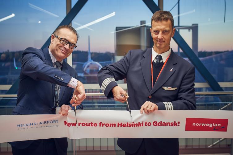 Norwegianin Helsinki-Gdansk reitin avausta juhlittiin kirpeässä aamusäässä