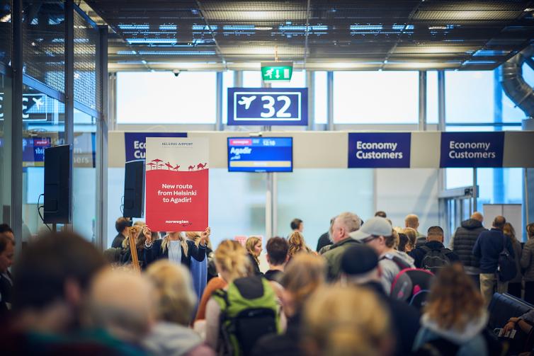 Helsinki-Vantaalla juhlittiin Norwegianin reittiavauksia Tel Aviviin ja Agadiriin 