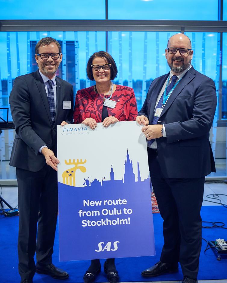 Oulun lentoasemalla juhlittiin SAS:n Tukholman reitin avausta 5. marraskuuta