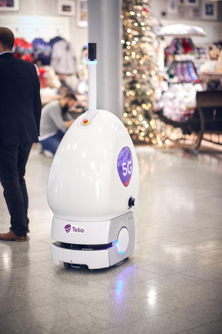 Finavia ja Telia tuovat 5G-robotin Helsinki-Vantaan lentoasemalle