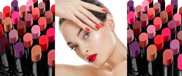 Shiseido model with red lipstick and red nails.