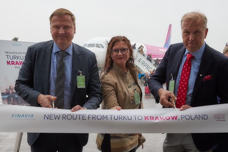 Ribbon cutting at Wizz Air's route opening ceremony.