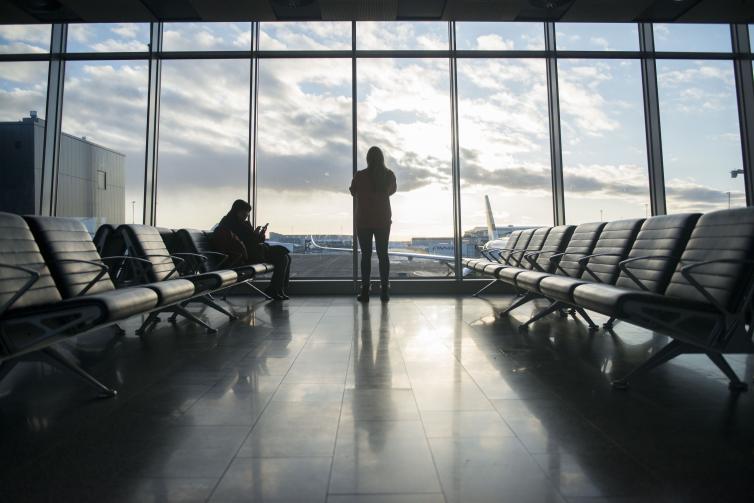 Matkustajia Schengen-alueella.