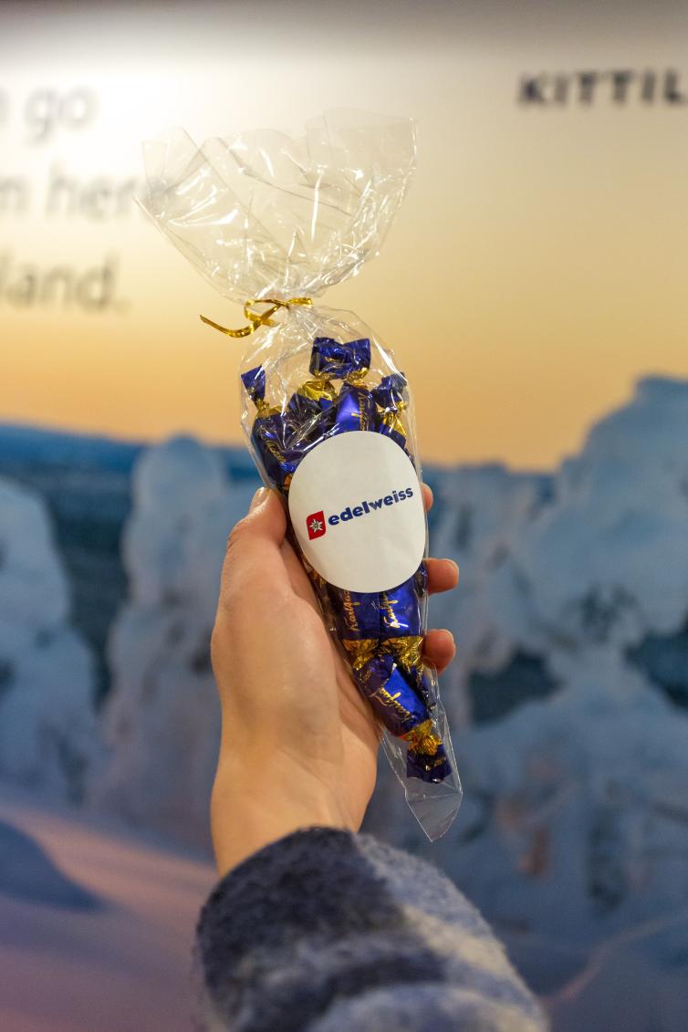 Matkustajia ilahduttivat suomalaiset herkut.