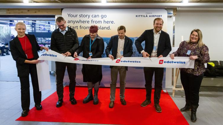 Nauhanleikkuuseremonia Edelweiss Airin reittiavauksessa Kittilässä