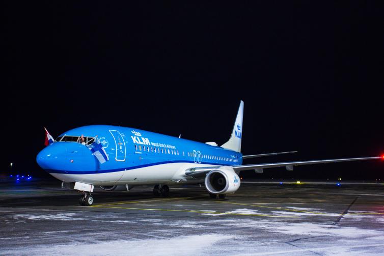 KLM:n ensilennon lentokone Kittilän lentoasemalla