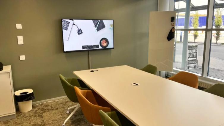 Kokoustila Showroom Pilotissa tai Fleetissa