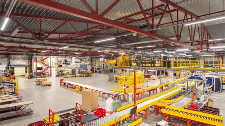 Tullimiehentie 10 sisäkuva logistiikkatila