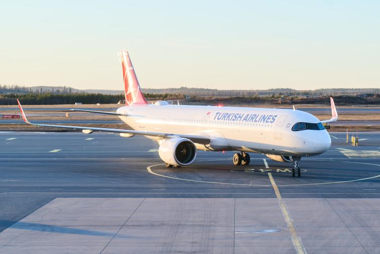 Turkish Airlinesin lentokone Helsinki-Vantaalla