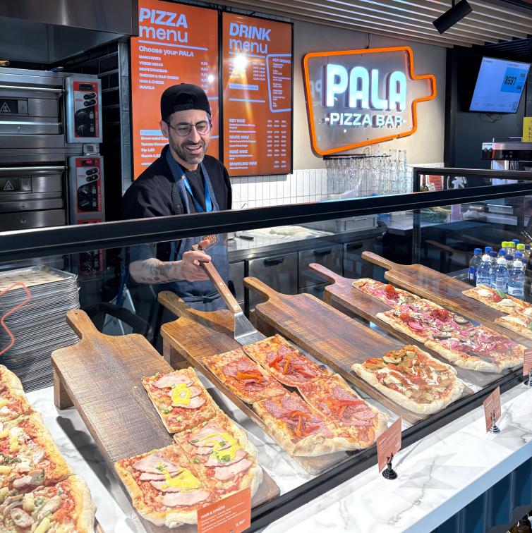Pala Pizza Barin työntekijä