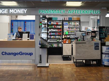 Apteekkiplus -myymälän edusta portilla 29.