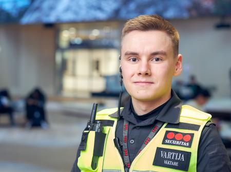 Portait of Helsinki airport guard Mikael Kuisma.