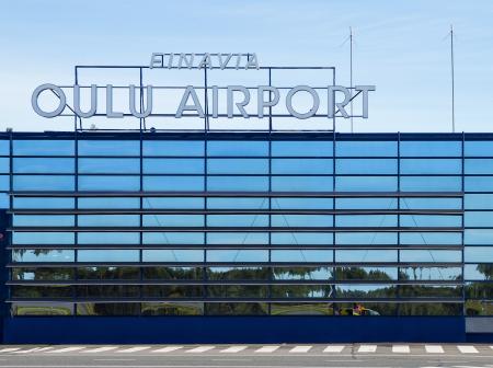 Oulun lentoaseman julkisivu