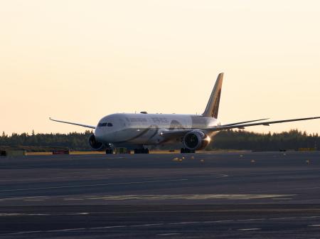 Juneyao Air's airplane on the runway.