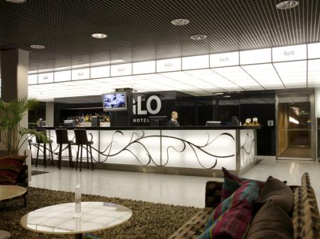 Glo hotel airport vastaanottoaula