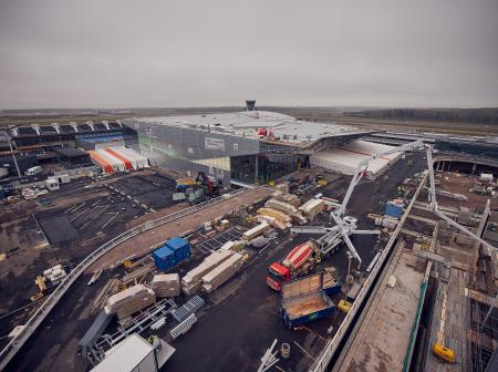 Helsinki-Vantaan laajennushankkeen remontin vaihekuva lintuperspektiivistä.
