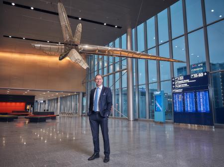 Finavian toimitusjohtaja Kimmo Mäki Helsinki-Vantaan lentoasemalla