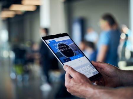 Netin selailua Helsinki-Vantaan lentoaseman Schengen-alueella. 