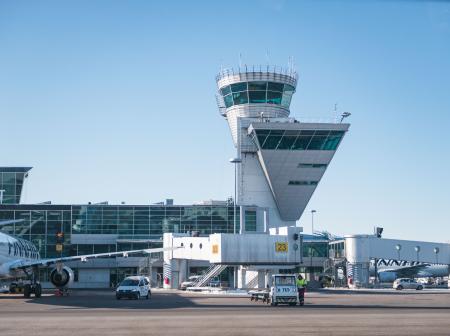 Koneita Helsinki-Vantaan lentoaseman asematasolla.