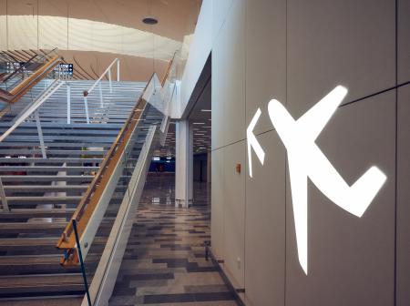 Helsinki-Vantaa terminaali 2:n portaikko