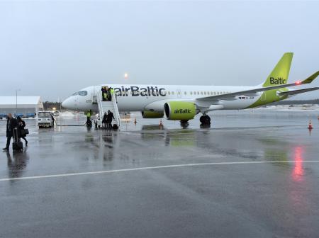 airBalticin lentokone tampere-pirkkalan lentoasemalla