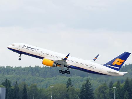 Icelandairin kone Helsinki-Vantaalla