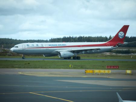 Sichuan Airlinesin lentokone Helsinki-Vantaalla