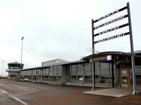 Kokkola-Pietarsaaren lentoaseman sisäänkäynti