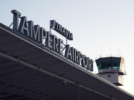 Tampere-Pirkkalan lentoaseman nimikyltti