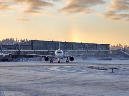 Lentokone Rovaniemen lentoasemalla