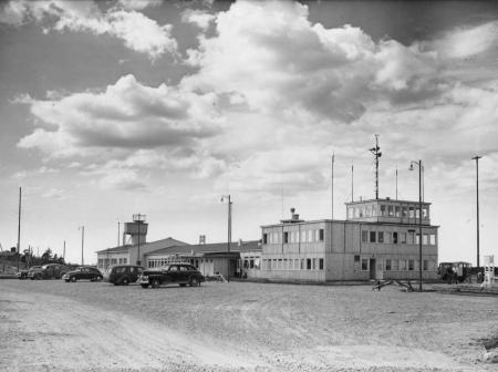 Terminaalirakennus Turun lentoasemalla 1950-luvulla