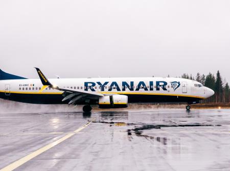 Ryanairin ensilento Shannonista Rovaniemen lentoasemalla