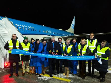 Nauhanleikkuuseremonia KLM:n Amsterdam-reitin avajaisissa Kittilässä
