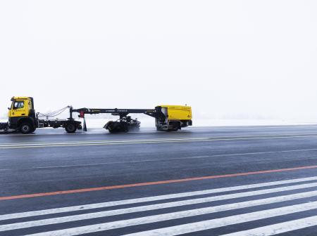 Finavia Snowhow talvikunnossapito Kuopion lentoasemalla