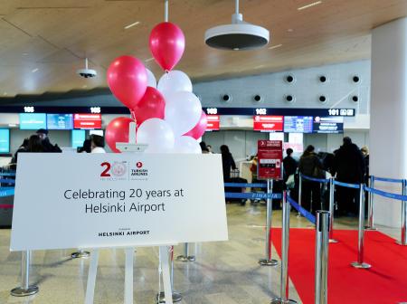 Turkish Airlines -kyltti lähtöaulassa