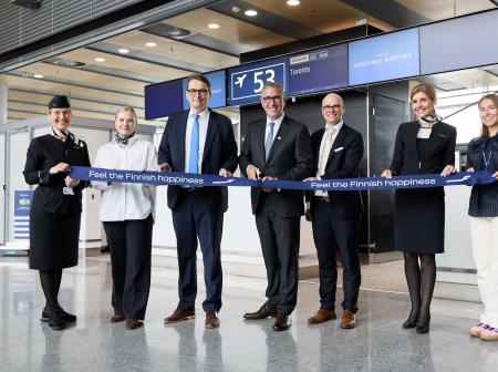 Finnairin Toronton reitin avajaiset Helsinki-Vantaalla