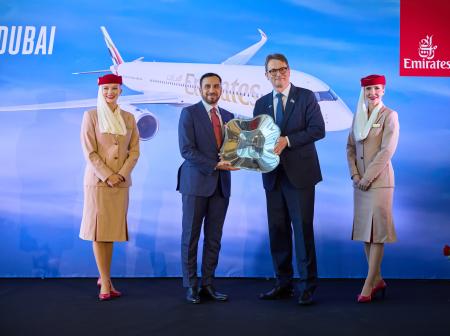 Lahjan antaminen Emiratesille