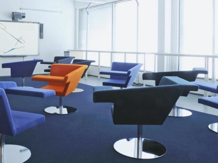 Havainnekuva uudesta kokoushuoneesta.