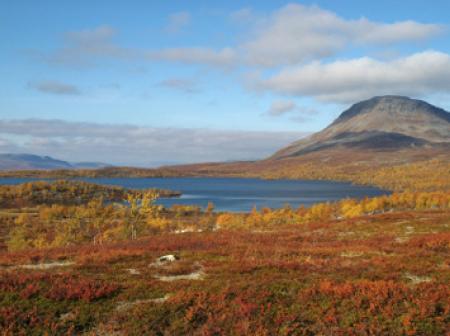 A scenic view of a lake and mountain at Lapland.