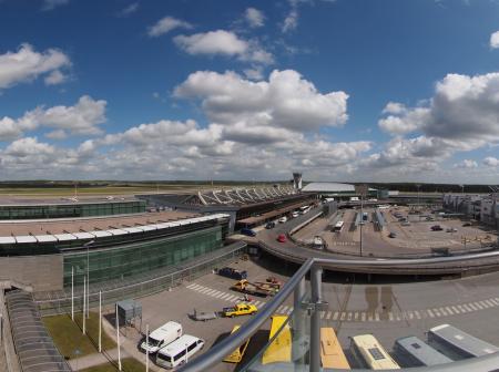 Helsinki-Vantaan terminaali korkealta katsottuna.