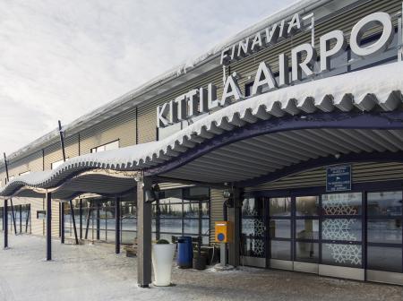 Kittilän lentoaseman edusta.