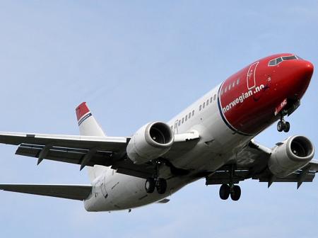 Norwegianin lentokone nousee.