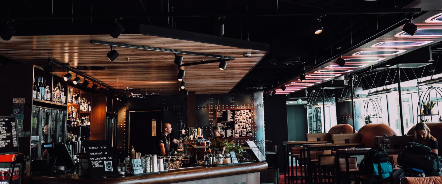 Tripadvisor HelsinkiVantaan Runway Bar valittu Vantaan parhaaksi