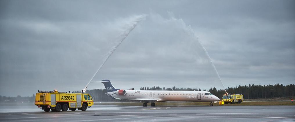 Oulun lentoasemalla juhlittiin SAS:n Tukholman reitin avausta 5. marraskuuta