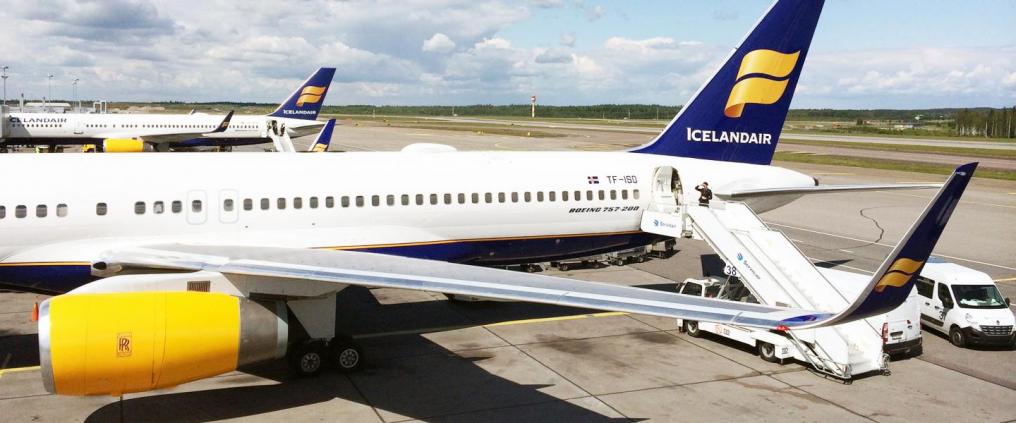 Icelandair lentokoneen sivu.