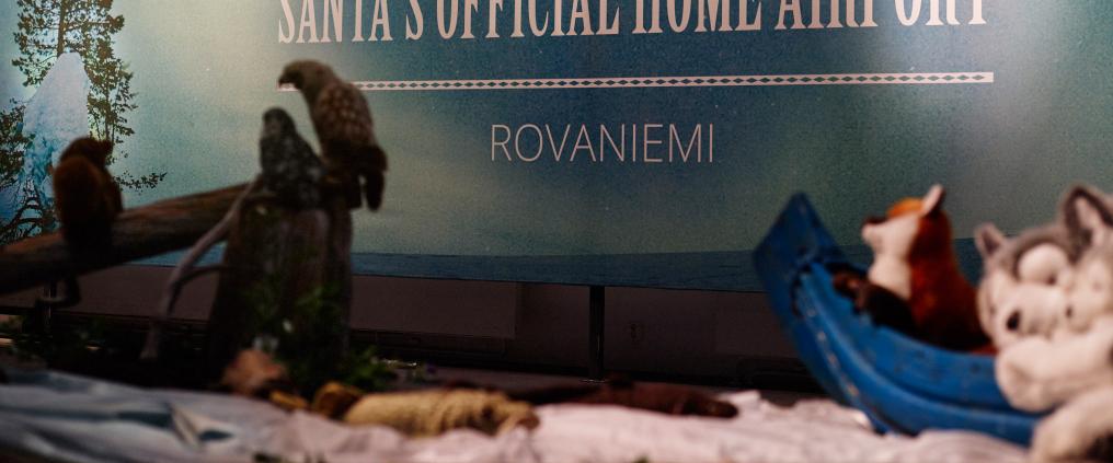Some stuffed animals and wall decal that says "Santa's official home airport, Rovaniemi".