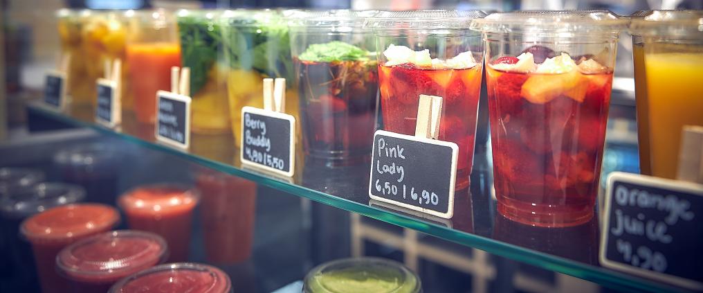 Helsinki Smootheryn tuotteita hyllyllä.