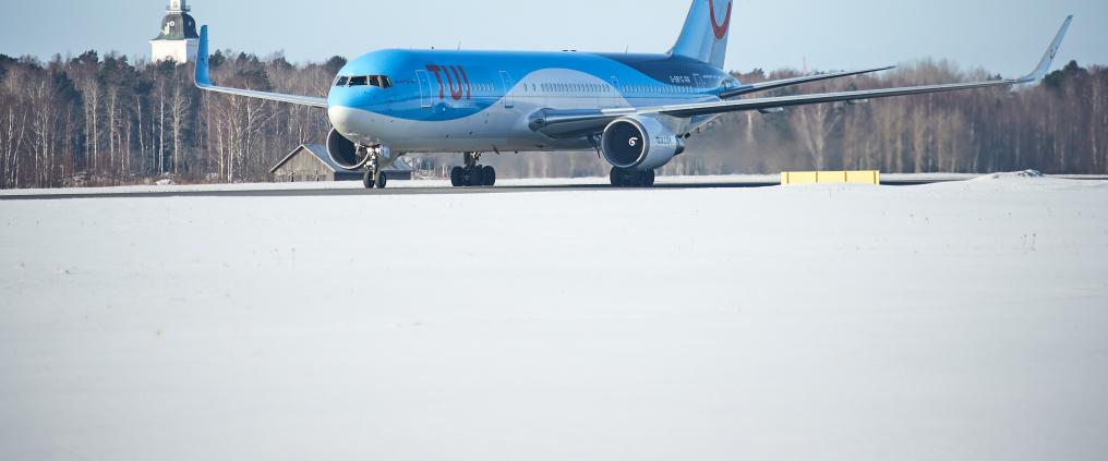 TUI's airplane in a snowy airport